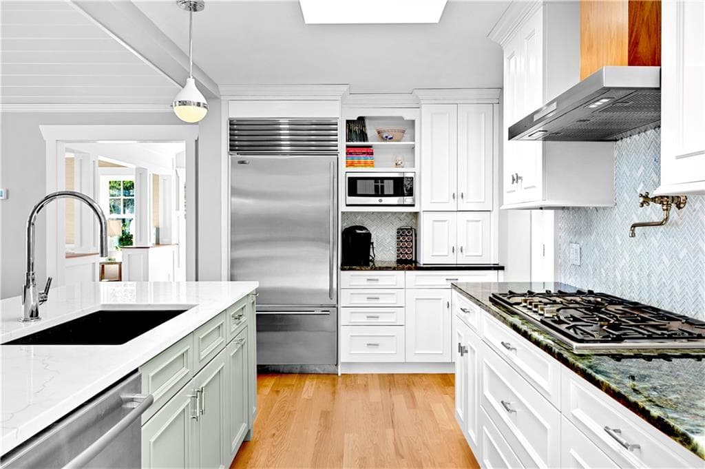 Single Family Residence at 115 Beavertail Road, Jamestown, photo 15 of 50