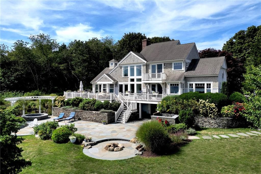 Single Family Residence at 115 Beavertail Road, Jamestown, photo 4 of 50