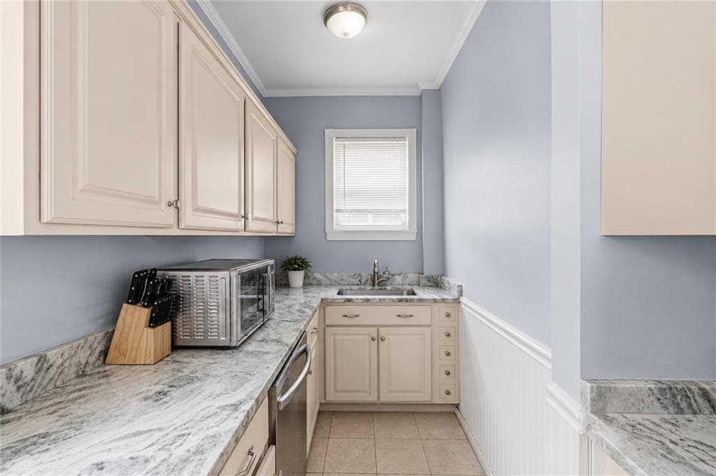 Multi Family at 66 Armstrong Avenue, Providence, photo 20 of 22