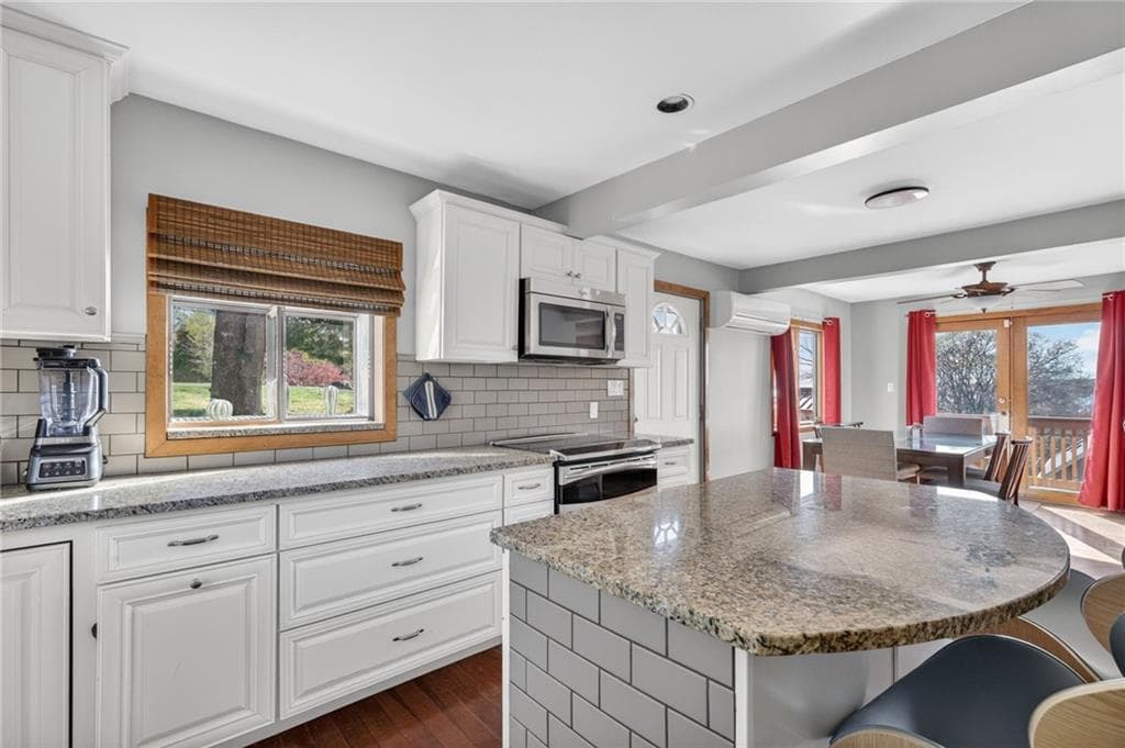 Single Family Residence at 199 Lepes Road, Tiverton, photo 10 of 34