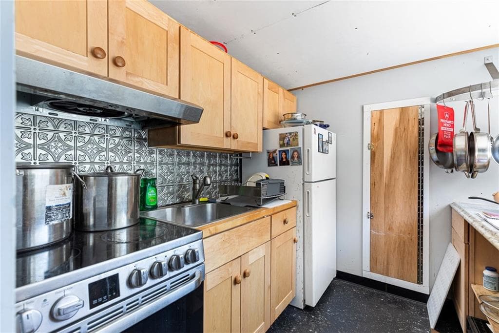 Commercial at 388 Church Street, Richmond, photo 9 of 12