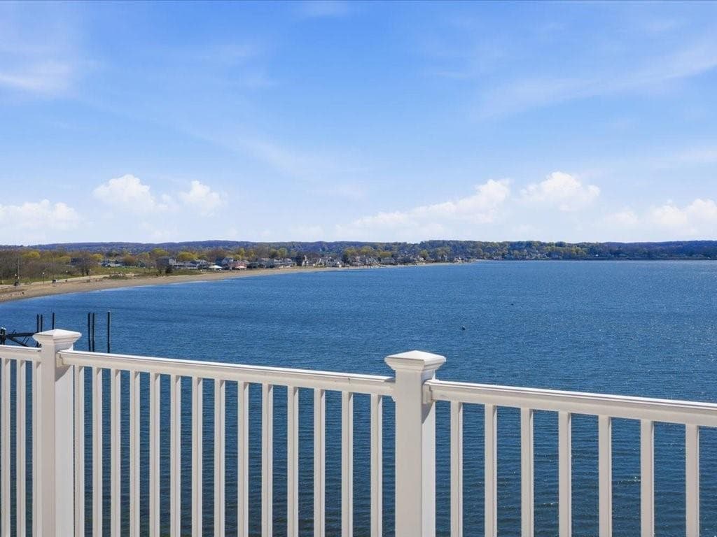 Single Family Residence at 38 Aquidneck Avenue, Portsmouth, photo 8 of 42