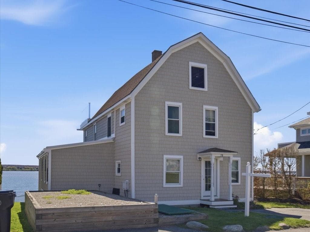 Multi Family at 38 Aquidneck Avenue, Portsmouth, photo 2 of 42