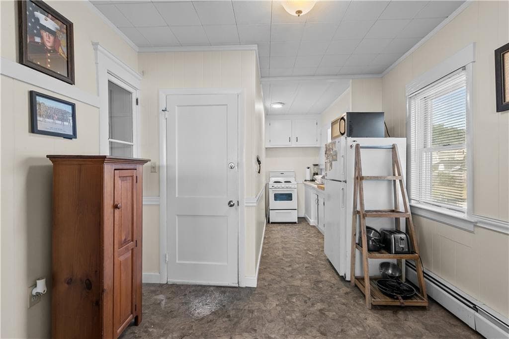 Multi Family at 38 Aquidneck Avenue, Portsmouth, photo 25 of 42