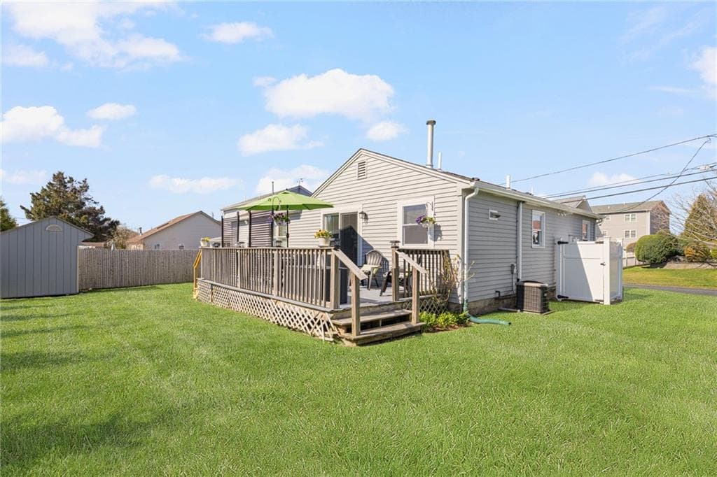 Single Family Residence at 18 Chestnut Avenue, Narragansett, photo 2 of 26