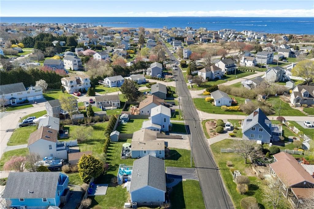 Single Family Residence at 18 Chestnut Avenue, Narragansett, photo 6 of 26