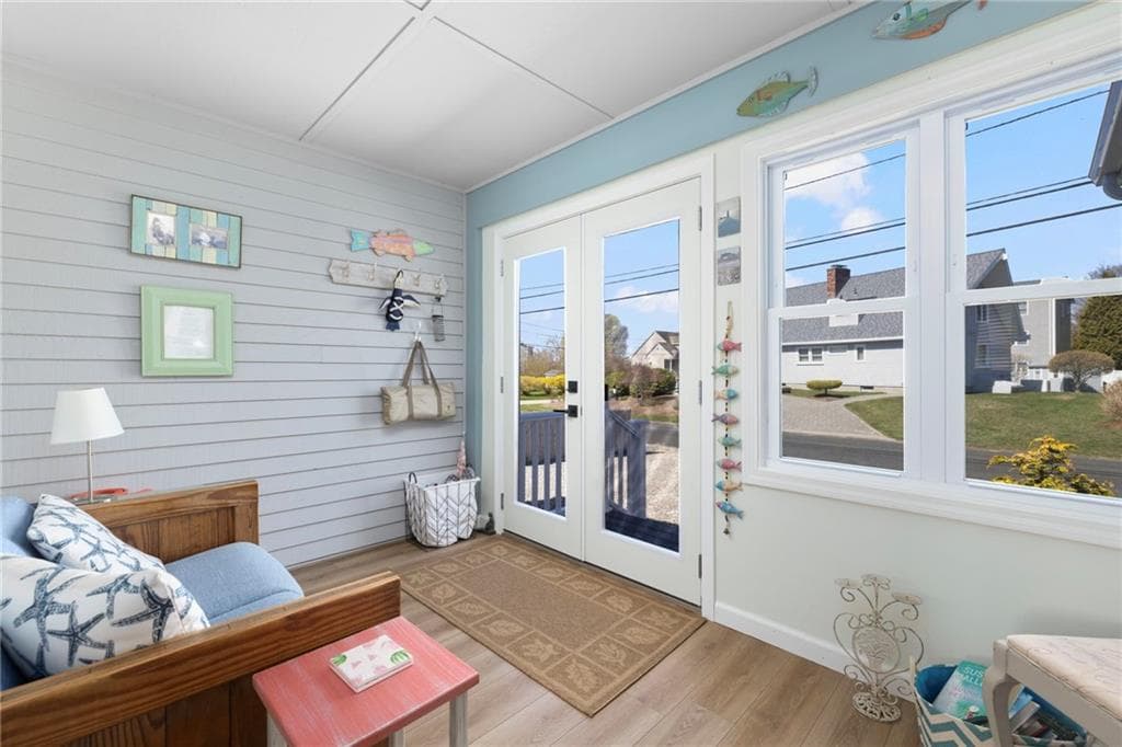 Single Family Residence at 18 Chestnut Avenue, Narragansett, photo 13 of 26