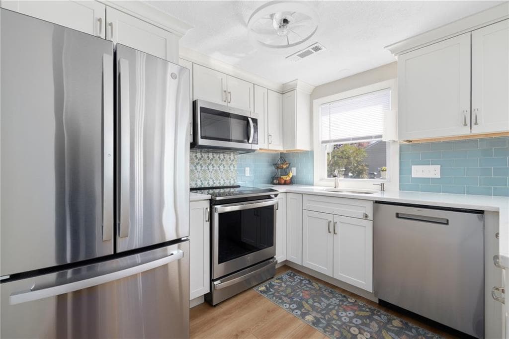 Single Family Residence at 18 Chestnut Avenue, Narragansett, photo 16 of 26