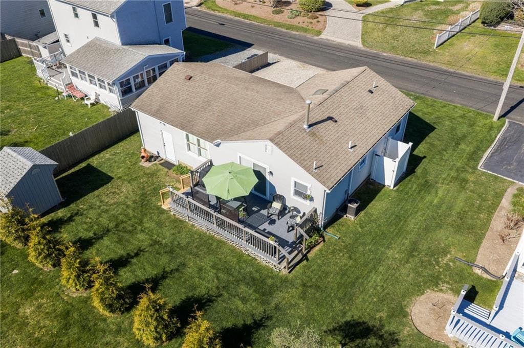 Single Family Residence at 18 Chestnut Avenue, Narragansett, photo 3 of 26