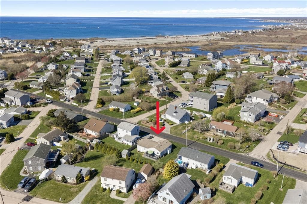 Single Family Residence at 18 Chestnut Avenue, Narragansett, photo 5 of 26