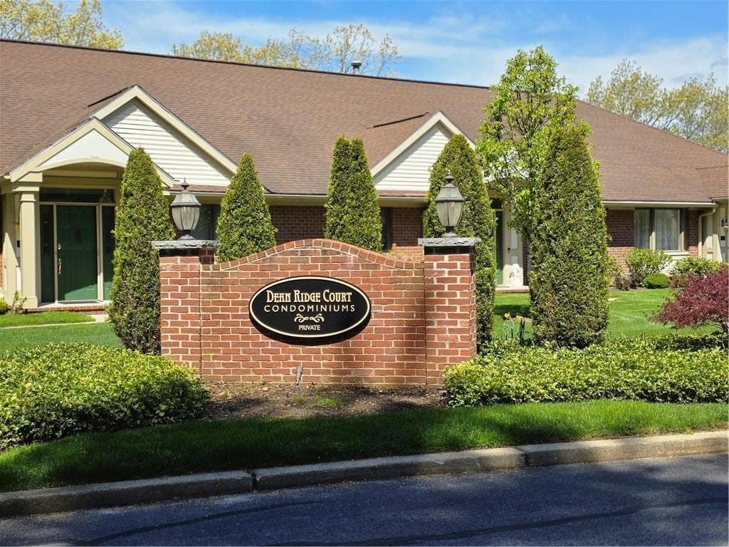 Condominium at 203 Dean Ridge Court, Cranston, photo 3 of 28