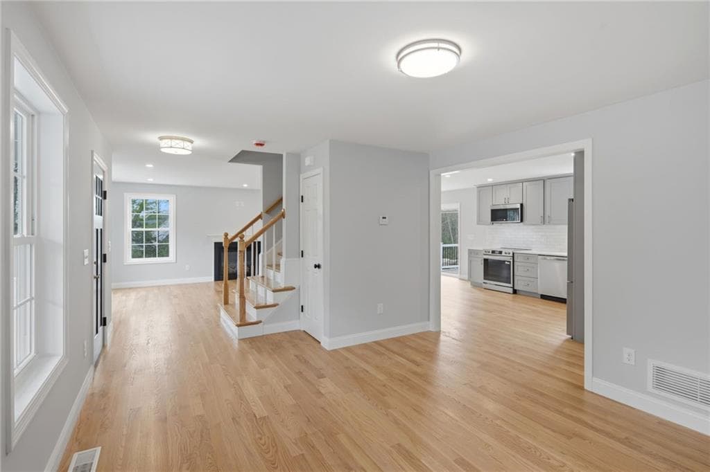 14 Elaine Drive photo 4