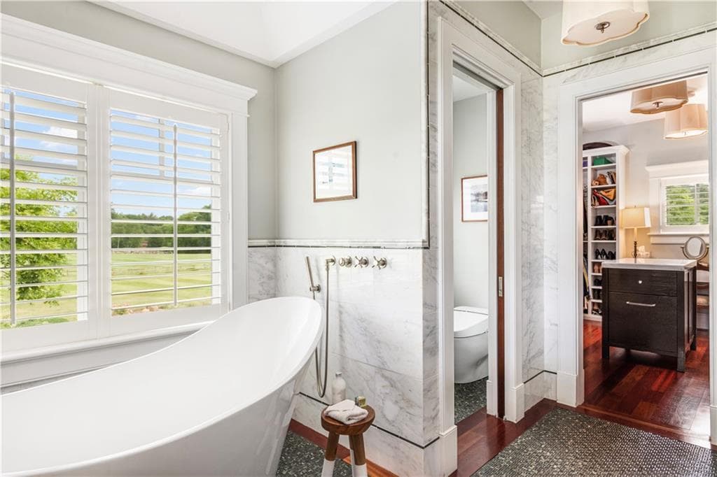 Single Family Residence at 1 20 Gerald's Farm Drive, Exeter, photo 21 of 50