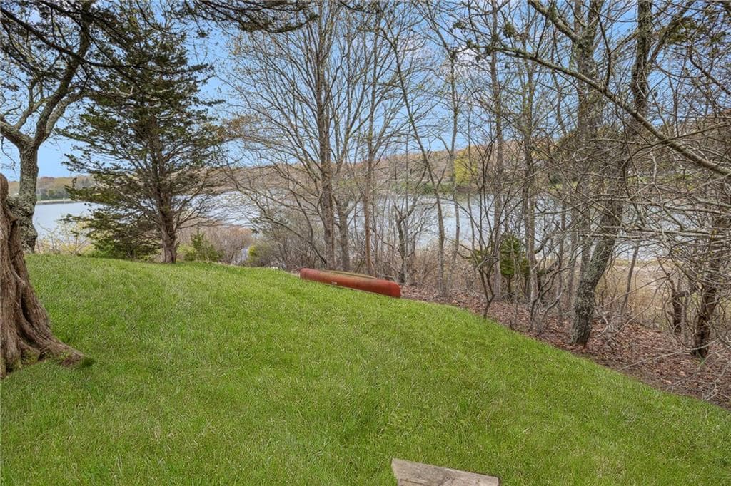 93 Old Succotash Road photo 4