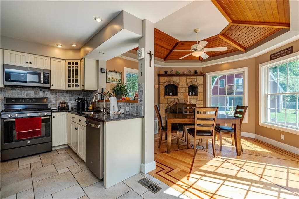 Single Family Residence at 41 Edie's Lane, Exeter, photo 11 of 50