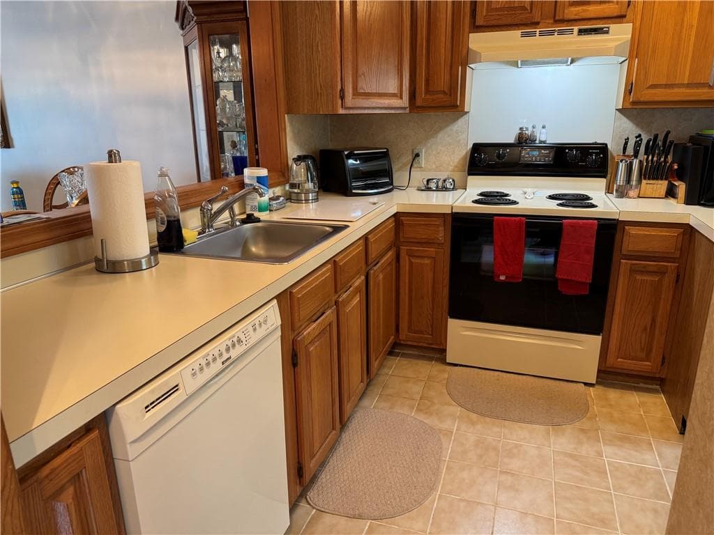 Townhouse,Condominium at 158 Scenery Lane, Johnston, photo 3 of 34