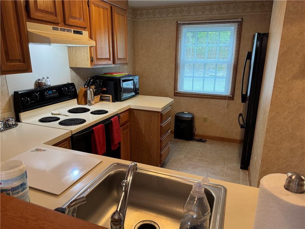 Townhouse,Condominium at 158 Scenery Lane, Johnston, photo 4 of 34