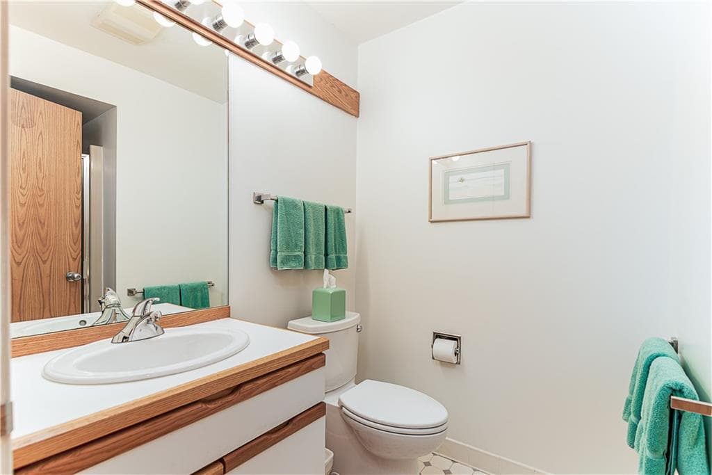 Condominium at 103 Bellevue Court, Narragansett, photo 23 of 28