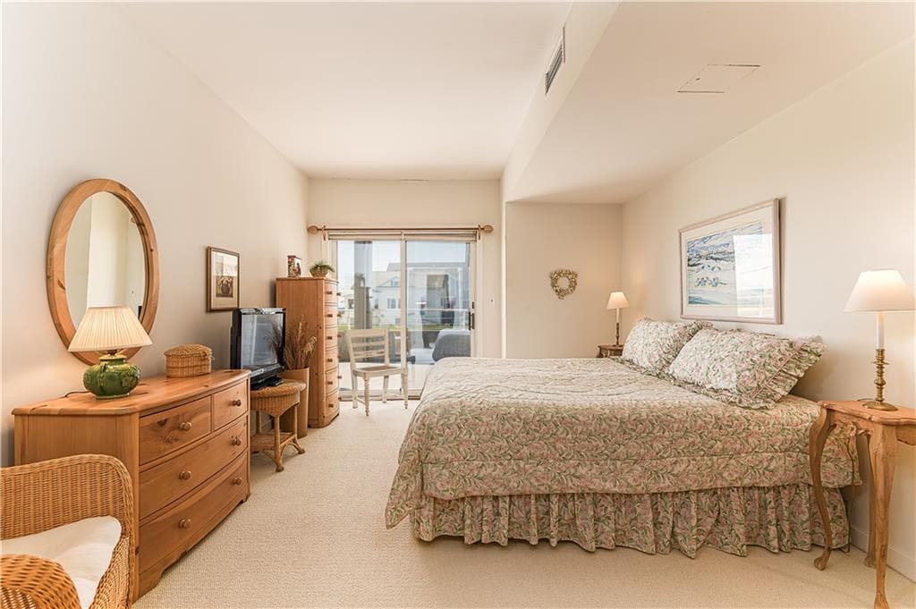 Condominium at 103 Bellevue Court, Narragansett, photo 15 of 28