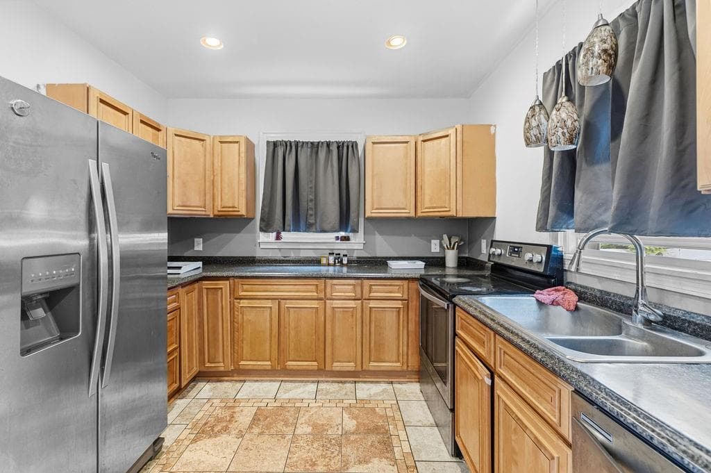 Multi Family at 165 Briggs Street, Providence, photo 12 of 27