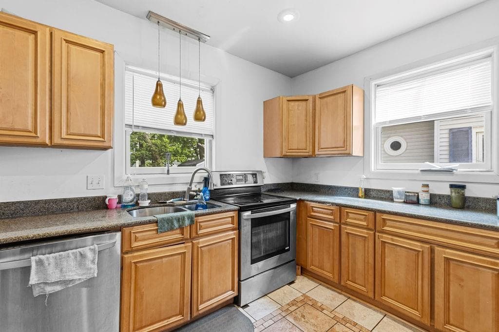 Multi Family at 165 Briggs Street, Providence, photo 21 of 27