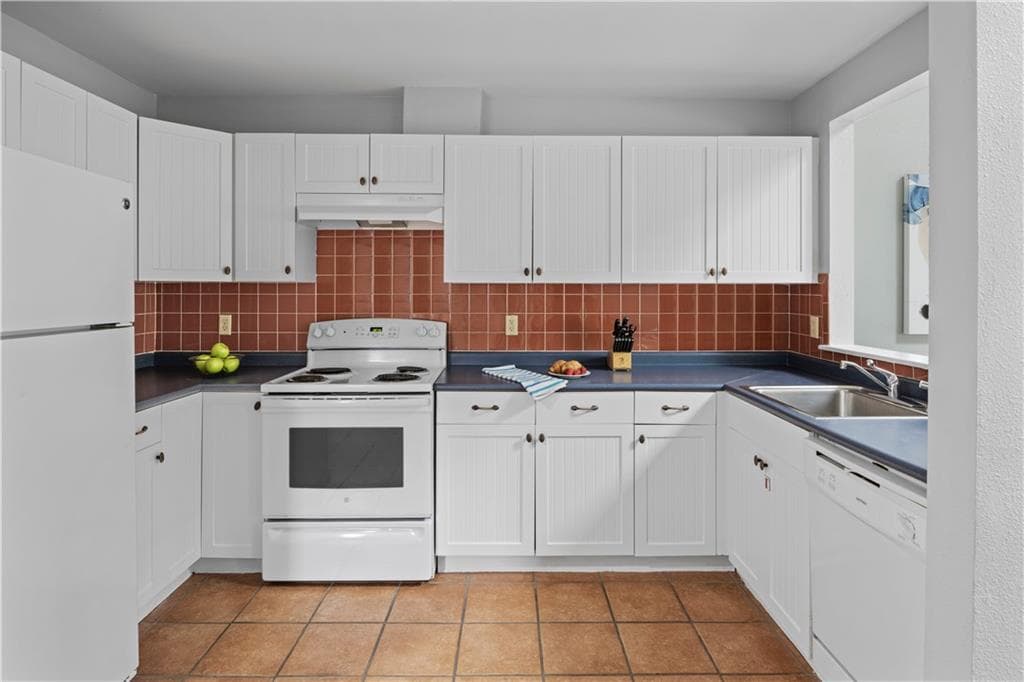Condominium at 150 Bay View Drive UNIT 7, Jamestown, photo 6 of 24