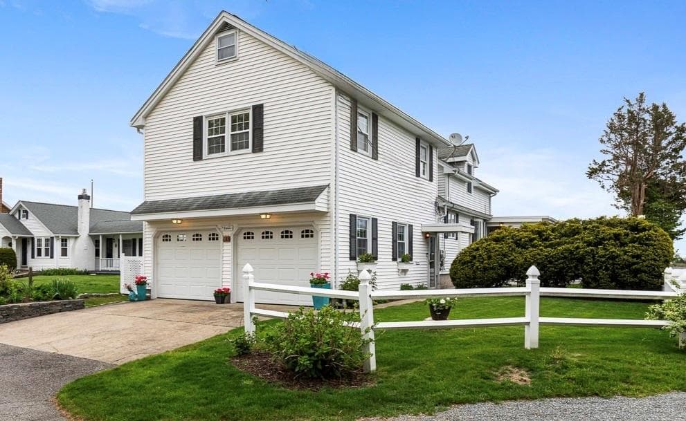 Single Family Residence at 41 Buena Vista Drive, North Kingstown, photo 7 of 44