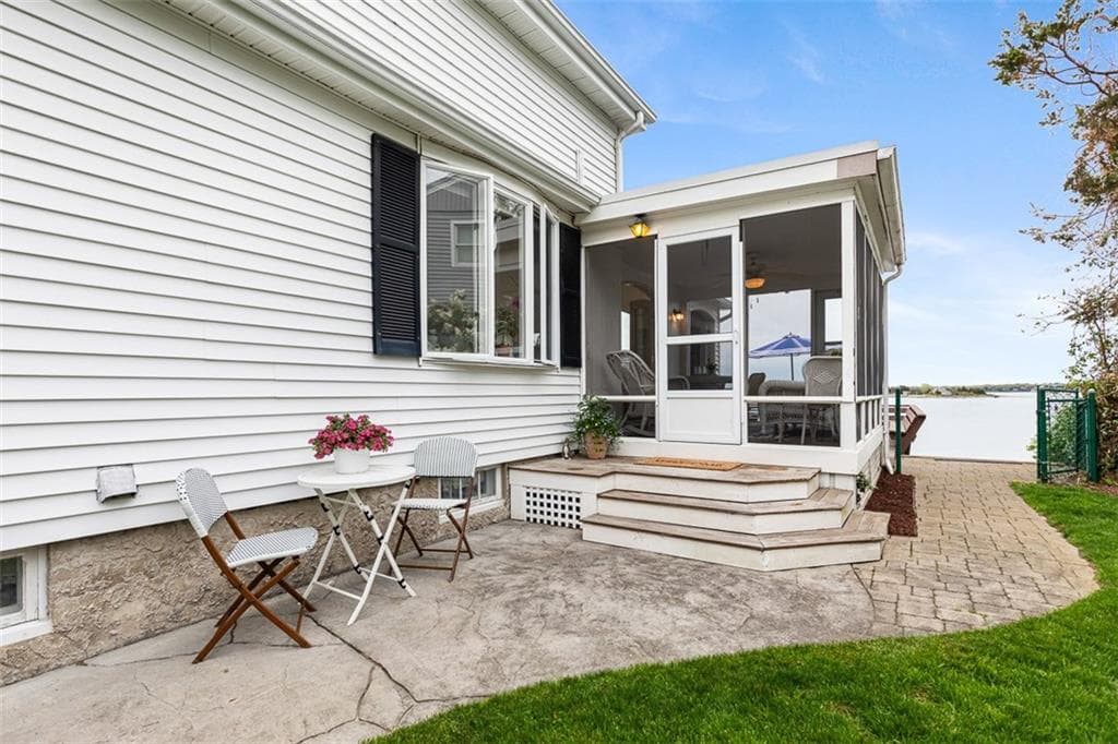 Single Family Residence at 41 Buena Vista Drive, North Kingstown, photo 33 of 44