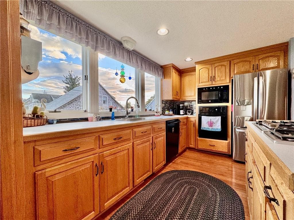 Single Family Residence at 71 Wolcott Avenue, Stonington, photo 21 of 42