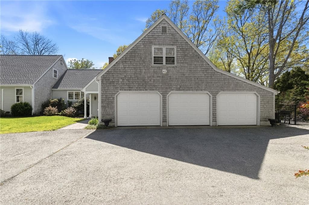219 West Reach Drive photo 4
