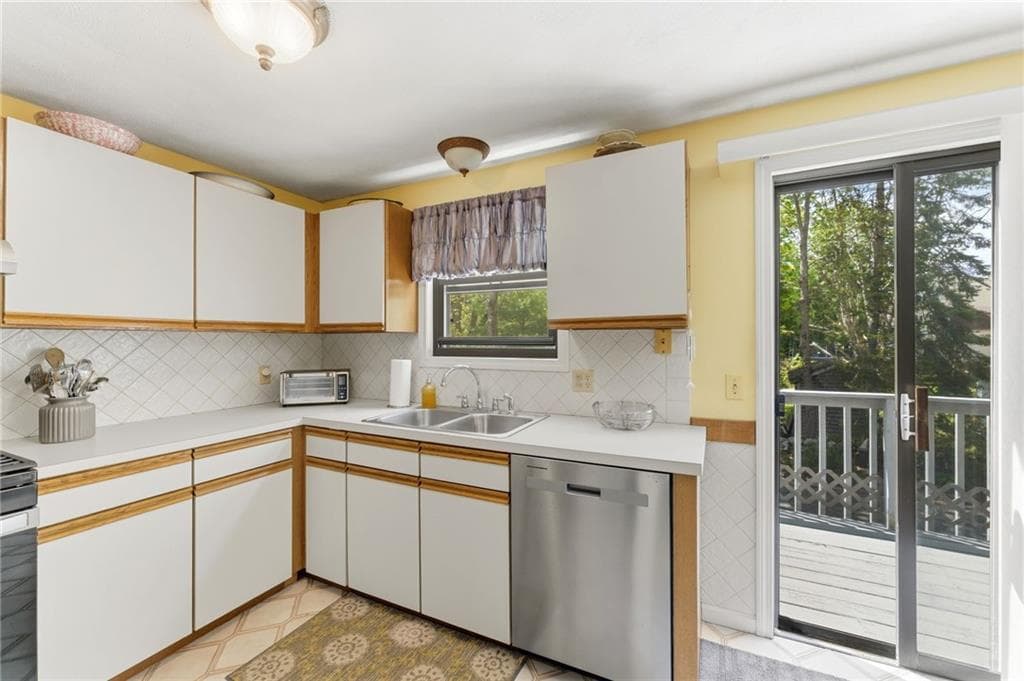 Condominium at 63 Esmond Street UNIT A, Smithfield, photo 5 of 19