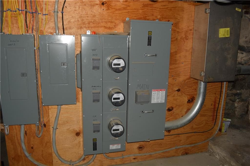 Multi Family at 11 17 Peck Street, Providence, photo 6 of 25