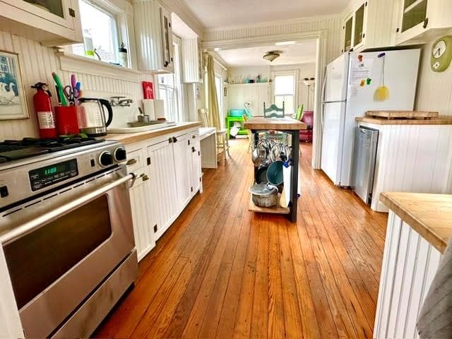 545 Center Road photo 7
