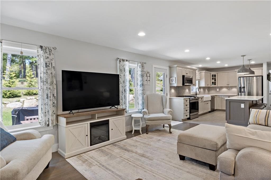 1619 A Ministerial Road photo 6