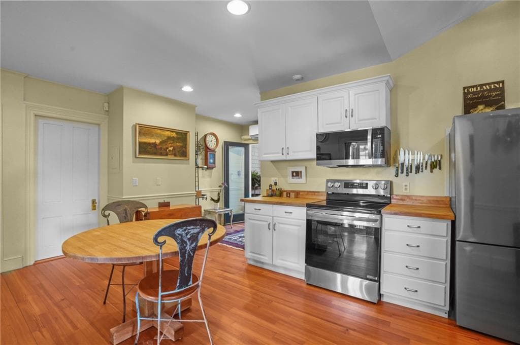 Condominium at 32 Catherine Street UNIT A, Newport, photo 17 of 50