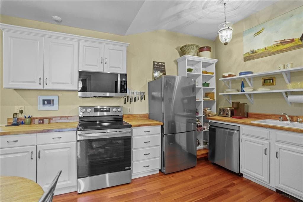 Condominium at 32 Catherine Street UNIT A, Newport, photo 14 of 50