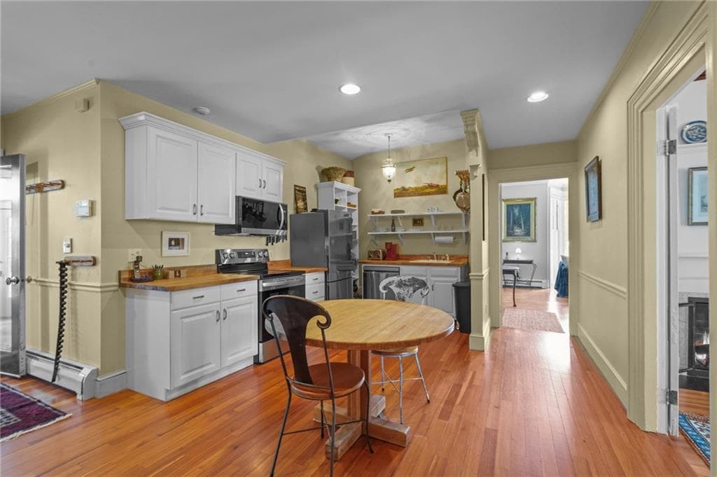 Condominium at 32 Catherine Street UNIT A, Newport, photo 15 of 50