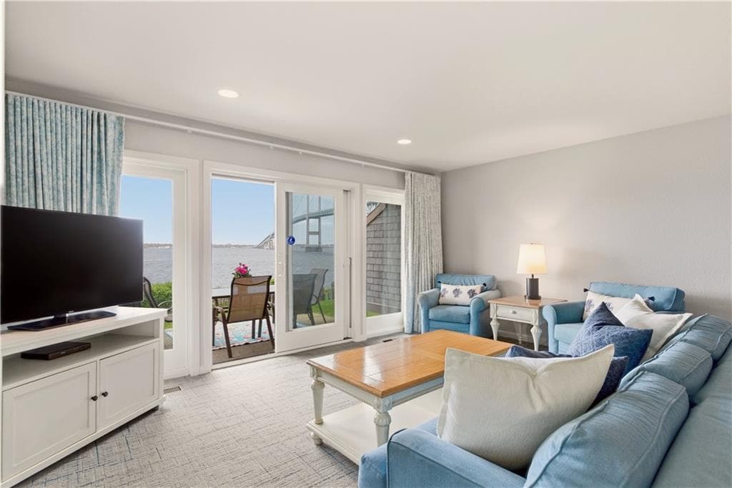 150 Bay View Drive UNIT 17 photo 6