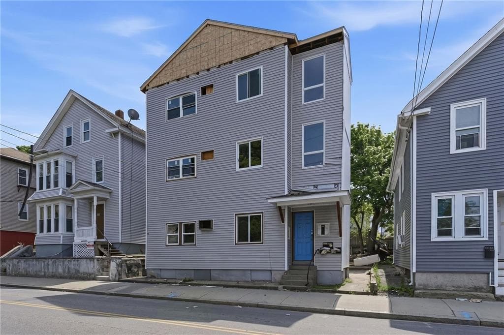 884 Douglas Avenue