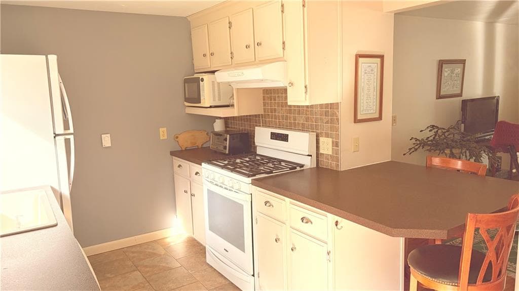 Single Family Residence at 57 Rosemary Drive, North Kingstown, photo 7 of 24