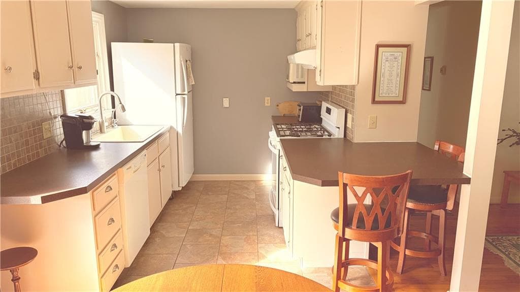 Single Family Residence at 57 Rosemary Drive, North Kingstown, photo 3 of 24