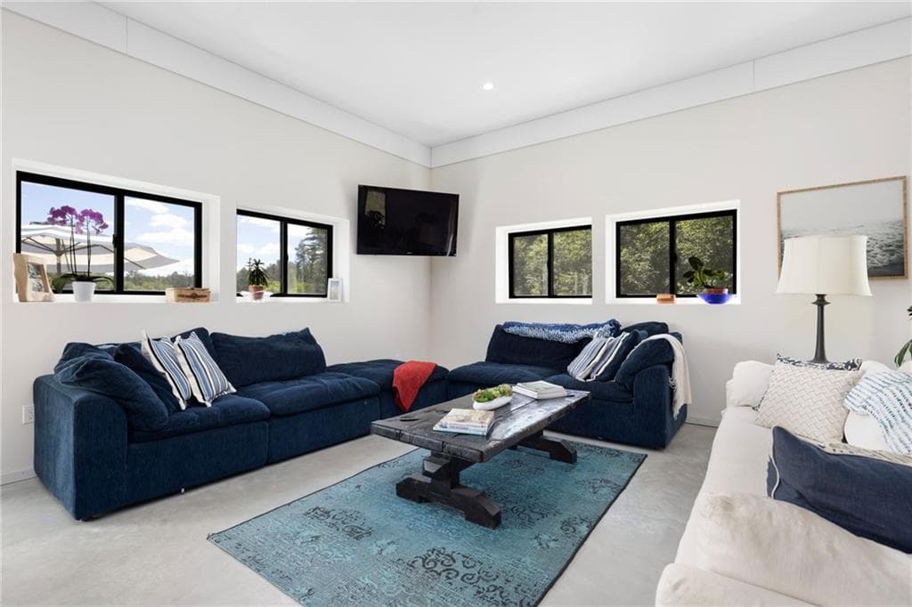 Single Family Residence at 10 Bucknam Road, Richmond, photo 13 of 35