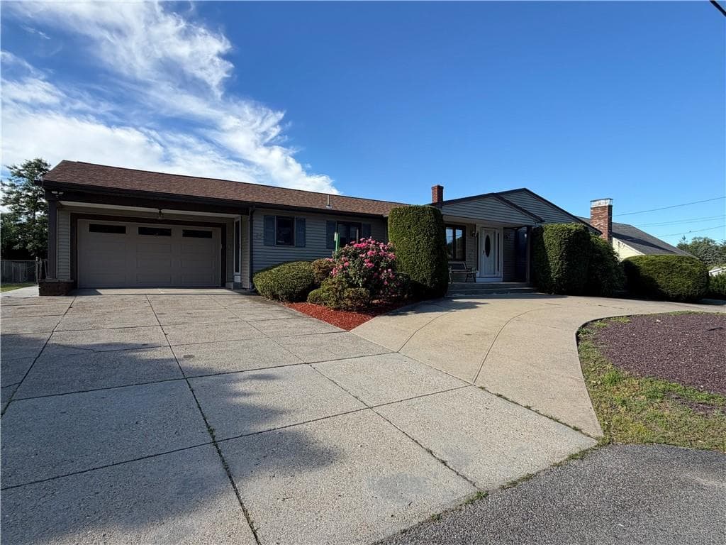 Single Family Residence at 45 Pinewood Drive, North Providence, photo 2 of 33
