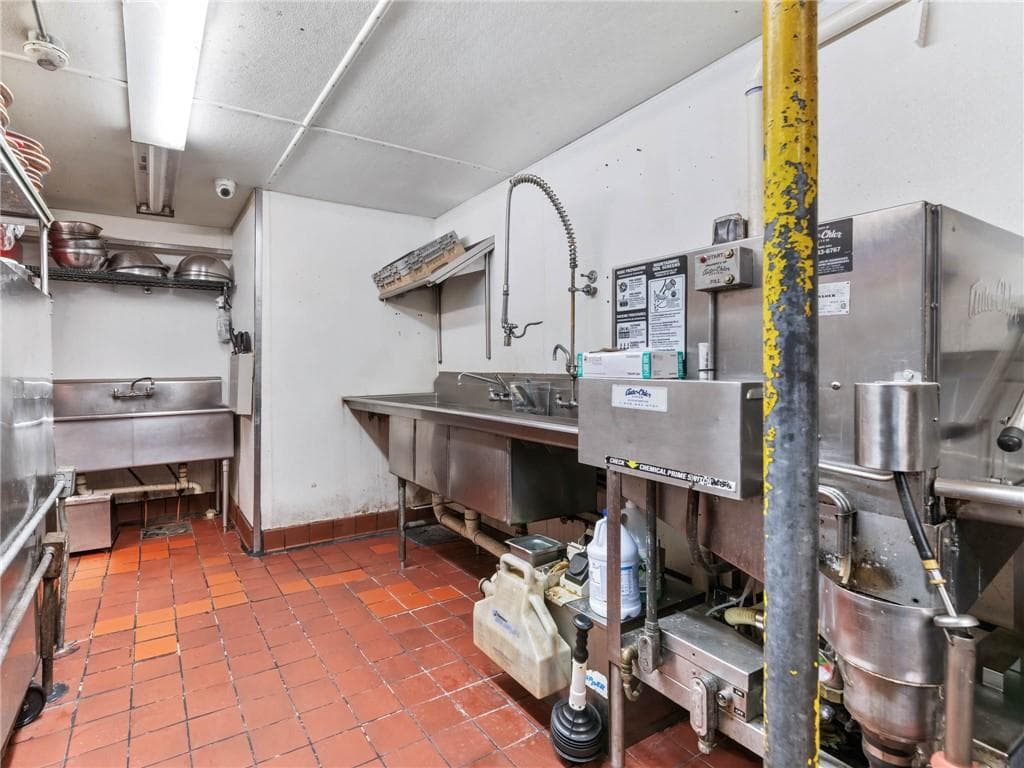 176 Columbus Avenue photo 37