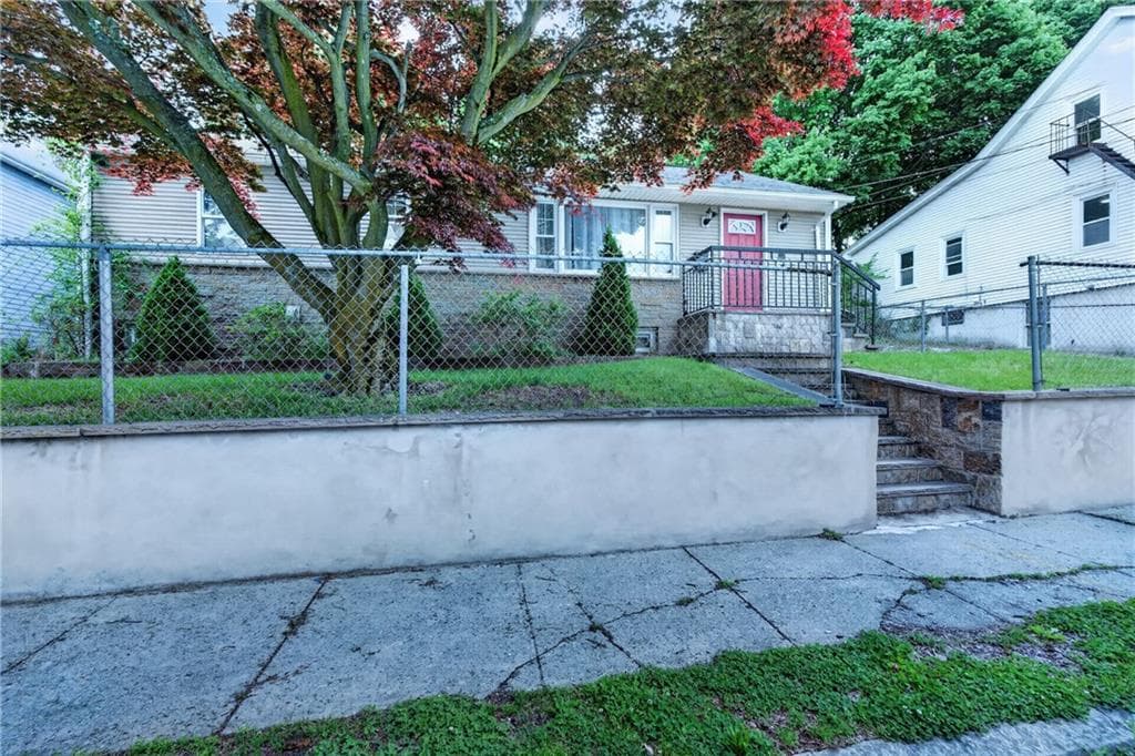 Single Family Residence at 368 Hawkins Street, Providence, photo 6 of 33