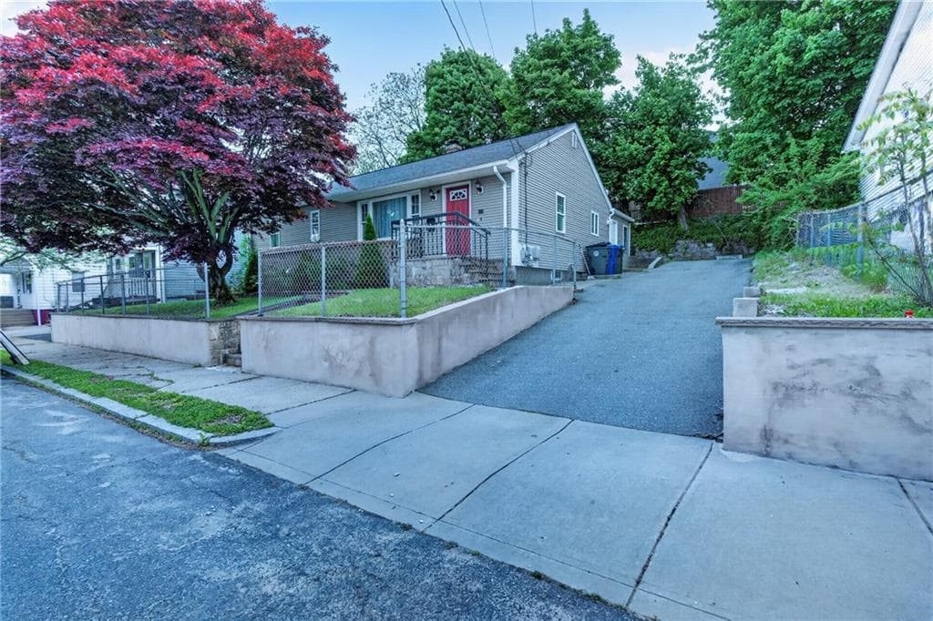 Single Family Residence at 368 Hawkins Street, Providence, photo 5 of 33