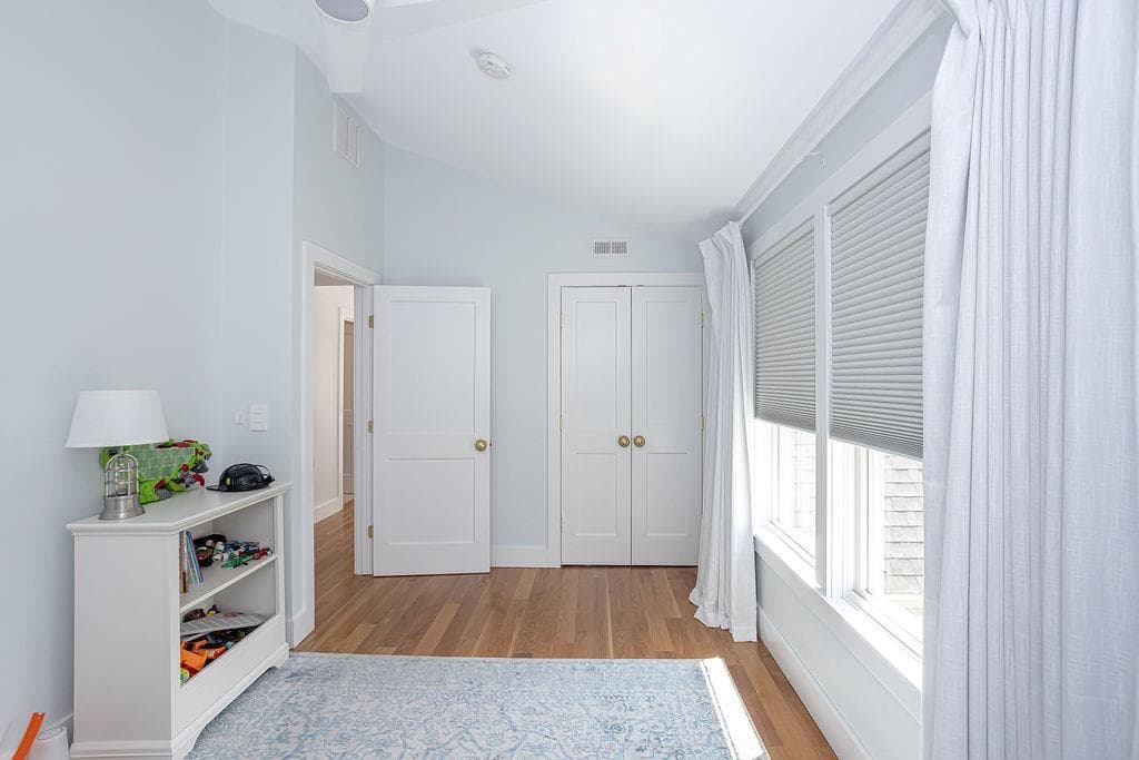 Single Family Residence at 81 Bayside Avenue, Portsmouth, photo 23 of 39