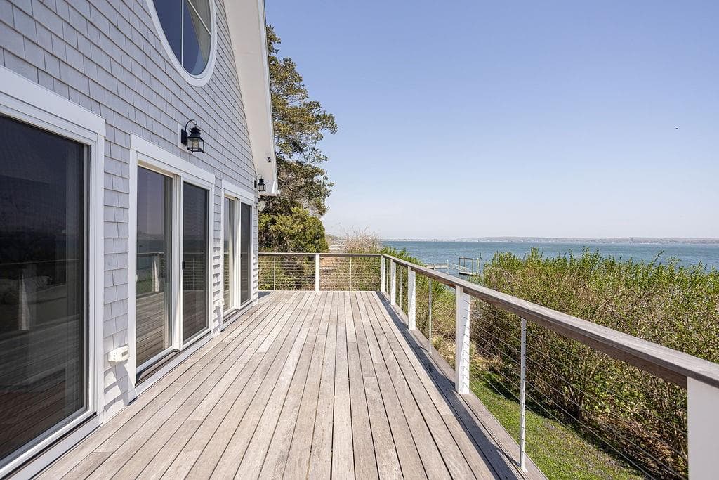 Single Family Residence at 81 Bayside Avenue, Portsmouth, photo 26 of 39