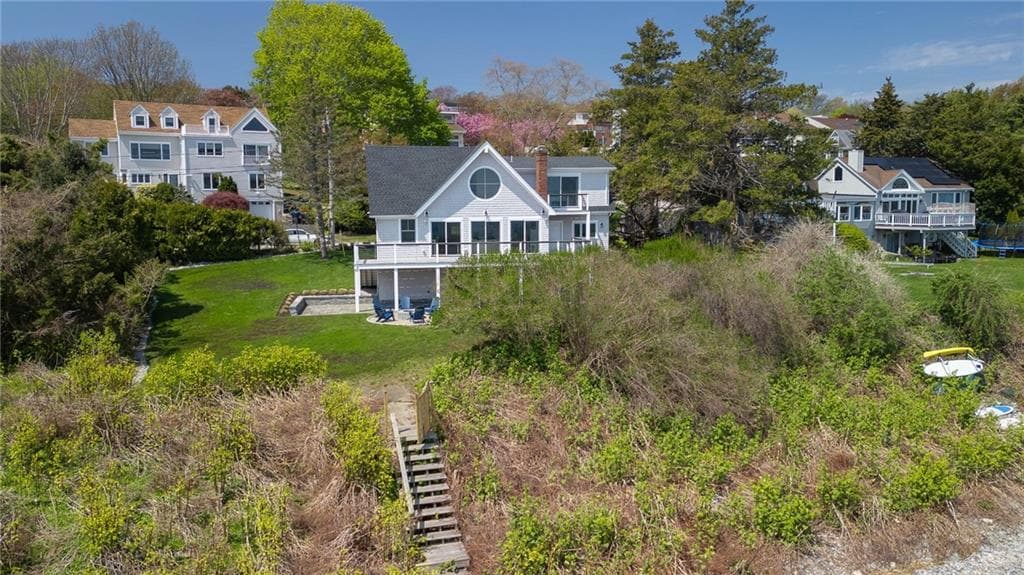 Single Family Residence at 81 Bayside Avenue, Portsmouth, photo 32 of 39