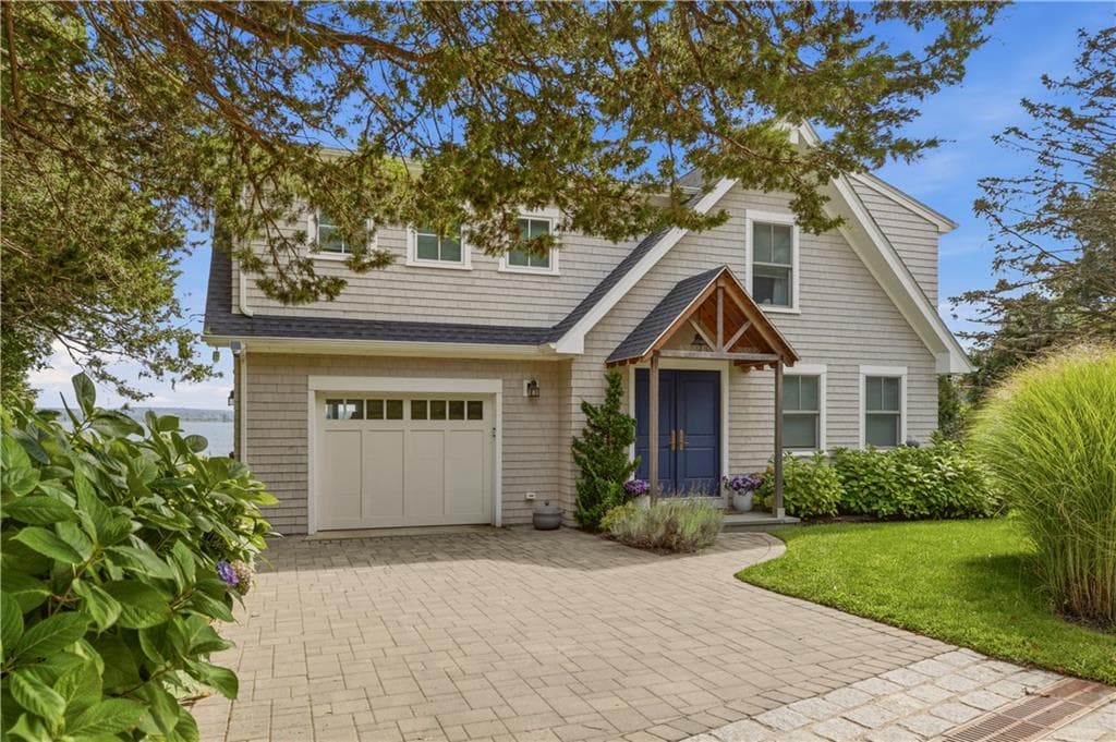 81 Bayside Avenue